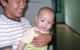 Bé 5 tháng chưa bao giờ biết đi vệ sinh