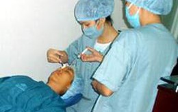 Các việc cần làm ngay khi bị bỏng mắt