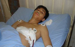 Học sinh lớp 11 bị bạn đâm thủng tim