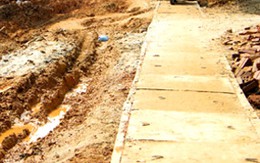 Bị đâm vì chạy văng bùn lên xe hơi "đại gia"