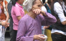 Những bà mẹ ở tòa án: Giọt nước mắt ngoài vòng lao lý