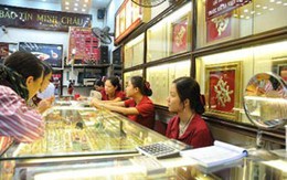 Giá vàng thế giới giảm, trong nước vẫn tăng cao