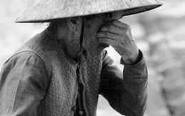 Nước mắt mẹ già khi con tuyệt tình
