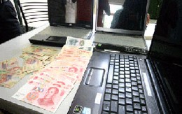 Tán tỉnh, "xơi" đồ của nữ sinh ngoại quốc