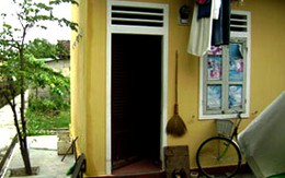 Thăm lại "người xưa", quơ luôn điện thoại xịn