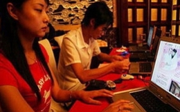 Dùng "mỹ nhân kế" để "dụ" con trai về nhà 