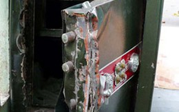 Rình chủ nhà đi vắng, “khoắng” két sắt