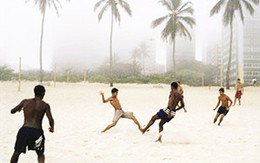 Brazil cấm bóng đá trên bãi biển Rio de Janeiro
