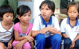 4 học sinh tiểu học bị người đàn bà bịt mặt bắt cóc