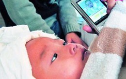 Bé 3 tuổi nhảy vào lò vôi đang sôi cứu em 