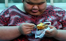 Chàng trai tăng 100kg trong 1 tháng