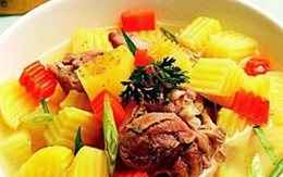Nên cho rau vào canh khoai để tăng chất dinh dưỡng
