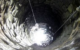 Tạm giữ hình sự "ác mẫu" ném con 3 tháng tuổi xuống giếng