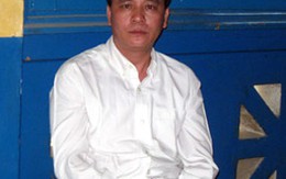 Xiết xe, bị con nợ dùng dao đâm chết