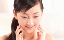 Bảo vệ môi xinh trong mùa khô hanh