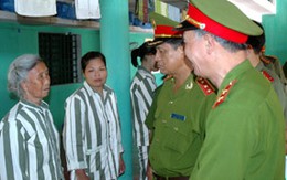 Đắng cay thân mẹ ở tù