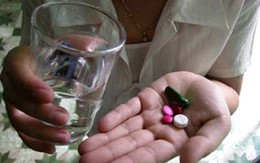 Chỉ nên uống thuốc với nước trắng
