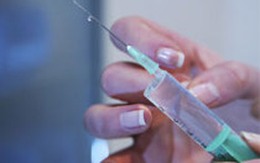 Chồng tiêm máu nhiễm HIV vào vợ 