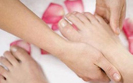Cách xoa bóp chữa đau cổ chân