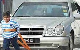 Bé trai 6 tuổi kéo ô tô nặng hơn 1,5 tấn
