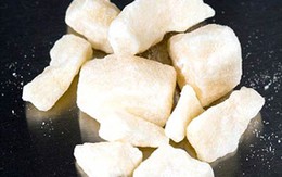 Giấu 1kg heroine trong đế dép