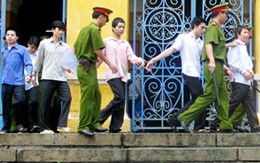 Tra tấn bạn tù, "đại bàng" tăng án