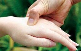 Làm gì nếu bị vẹo cổ lúc ngủ dậy?