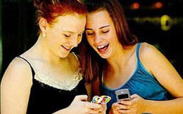 Hại đốt sống cổ vì nhắn tin nhiều