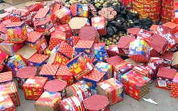 Làm giầu bằng... pháo, 2 kẻ bị khởi tố