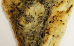 Chúa Jesus "hiện hình" trên… bánh mì?