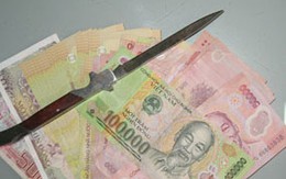 Chuốc rượu, cướp tiền của bạn cùng trọ