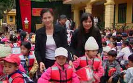 Trao tặng 500 cặp phao cứu sinh cho trẻ  em vùng sông nước tỉnh Nam Định