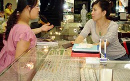 Giá vàng thế giới tăng mạnh, trong nước nhích nhẹ