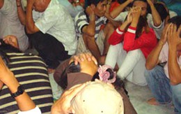 Phá sòng bài, bắt hàng chục con bạc