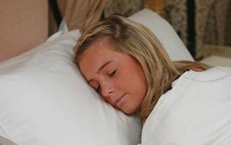 Cô gái có mỗi giấc ngủ kéo dài suốt 2 tuần