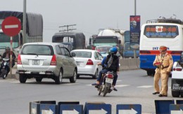 Ngày Tết ra đường cùng cảnh sát giao thông