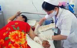 Đi xe khách, thắc mắc giá cả, bị chém lìa tay