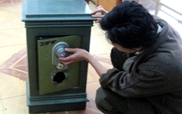 Khoan két sắt, "xơi" chục triệu