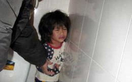 Giải cứu bé gái 4 tuổi khỏi "địa ngục trần gian" (3): Đêm “hành xác”