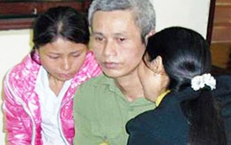 Nghi vợ "tòm tem", vác dao chém công an xã