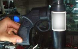 Xịt hơi cay cướp giữa ban ngày