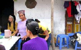 Cha đẻ ép bé gái 12 tuổi làm "nô lệ tình dục"