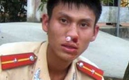 Vi phạm giao thông, đánh công an, cướp xe máy