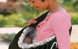 Trẻ chết ngạt vì địu vải 