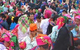 Yêu gái tuổi "trăng rằm", "hưởng" 4 năm "bóc lịch"