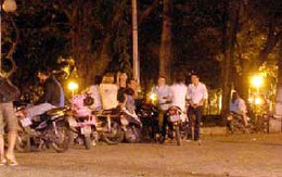 Về "phố Ngưu Lang" xem mại dâm nam "tung hoành"