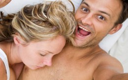 Bị đuổi vì quá ồn ào khi làm "chuyện ấy"