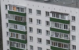 Thoát chết khi rơi từ tầng 7 nhờ... mặc váy