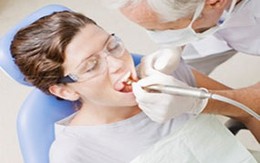 Phát hiện bệnh qua... răng miệng