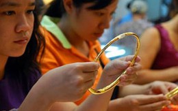 Giá vàng tăng vọt 300.000 đồng một lượng